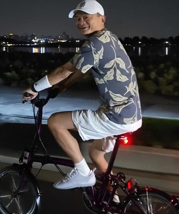 配资台 小马云现状: 亲戚靠他住别墅, 而他自己依然很穷, 娶媳妇都是问题